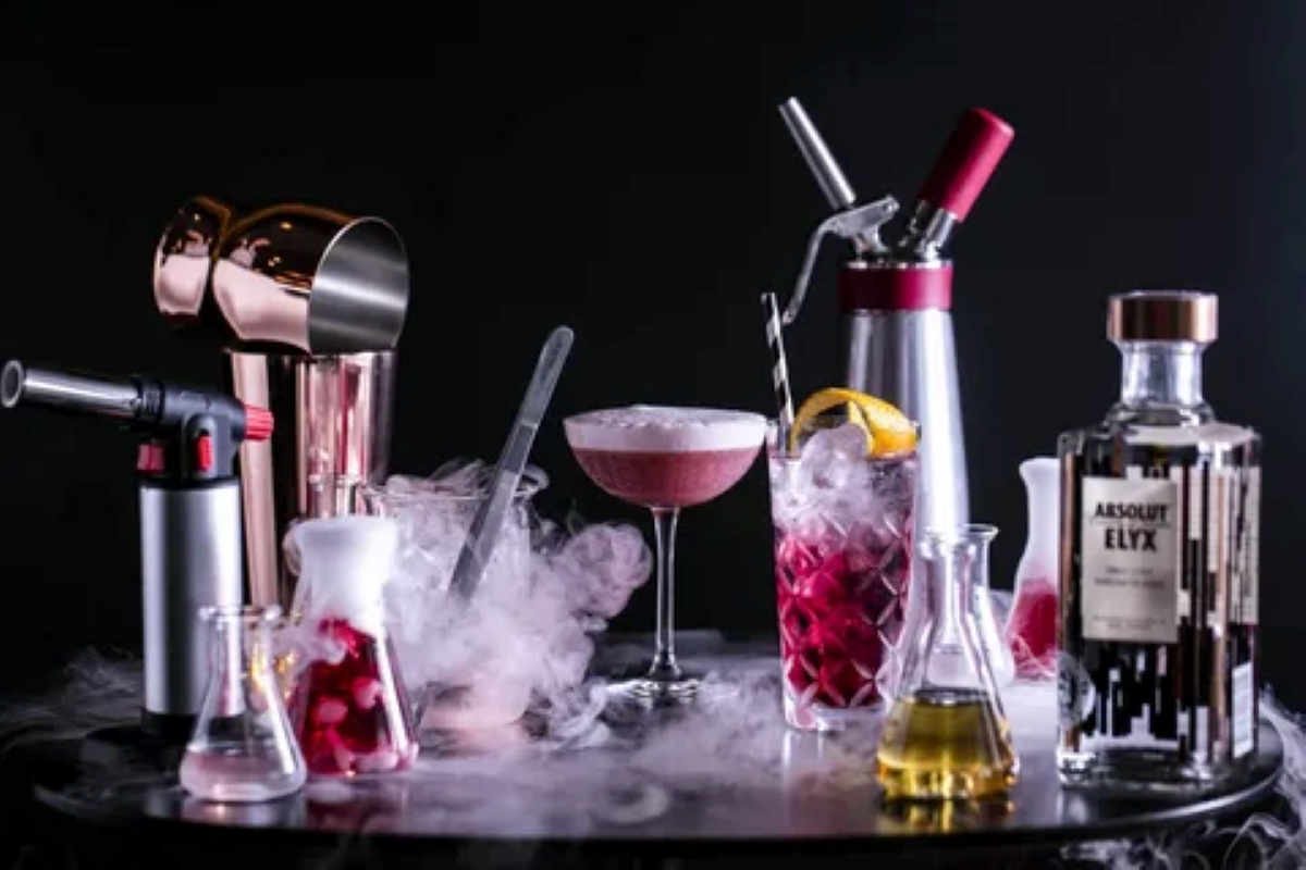 Новые грани коктейлей: молекулы и жидкий азот в напитках
